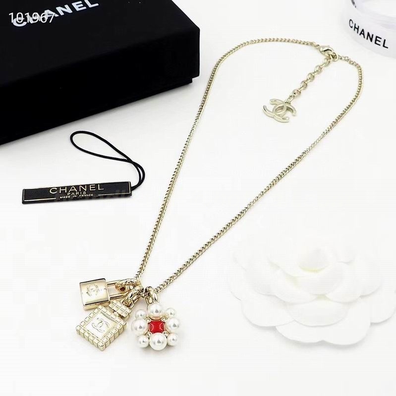 Chanel Necklaces 114